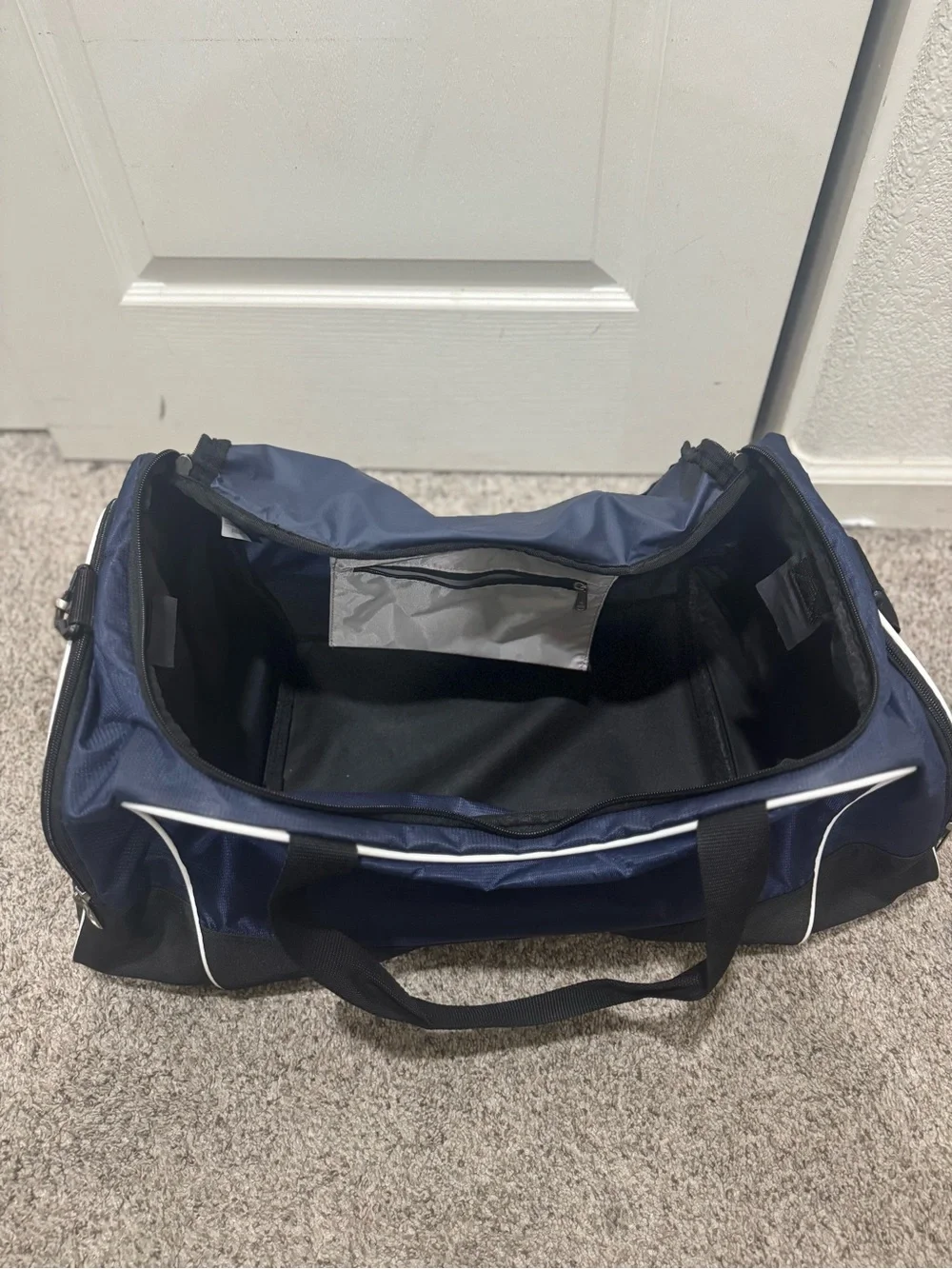 Nike Blue Black Medium Duffel Gym Bag Travel Sports Training Weekend Unisex